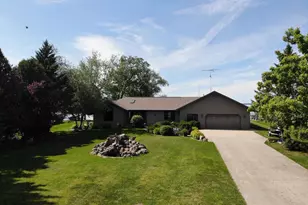 9512 Laura Ln, Winneconne, WI 54986 - Photo 2