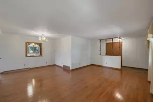 2657 Pioneer Dr, Green Bay, WI 54313 - Photo 2