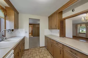 2657 Pioneer Dr, Green Bay, WI 54313 - Photo 4