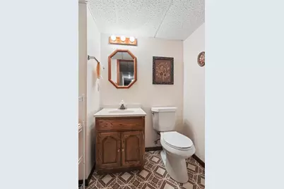 4537 Oaktree Court, Manitowoc, WI 54220 - Photo 12