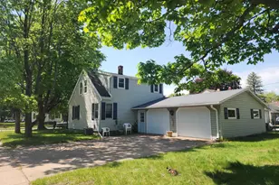 1020 S Smalley St, Shawano, WI 54166 - Photo 4