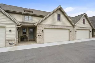 286 E Harbor View Dr, Fond du Lac, WI 54935 - Photo 2
