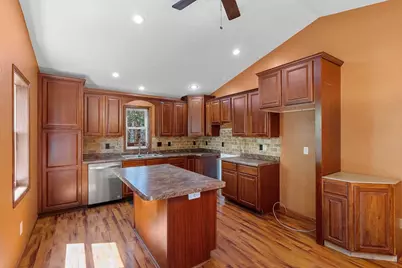 2110 Center Street, Green Bay, WI 54304 - Photo 4