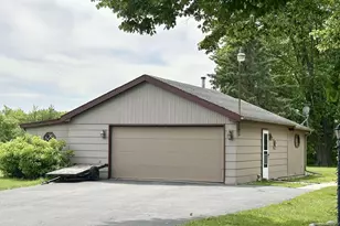 4631 Melody Ln, Oshkosh, WI 54904 - Photo 2