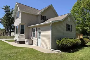 160 Washburn Ave, Oconto, WI 54153 - Photo 4