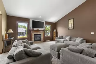 W7133 Englewood Dr, Greenville, WI 54942 - Photo 6