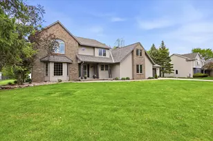 3296 Pioneer Dr, Green Bay, WI 54313 - Photo 2