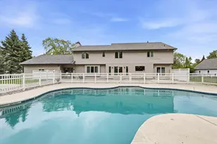 3296 Pioneer Dr, Green Bay, WI 54313 - Photo 6