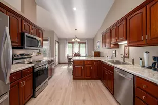 485 W Packer Ave, Oshkosh, WI 54901 - Photo 10