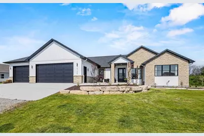 5752 N Sequoia Drive, Appleton, WI 54913 - Photo 1