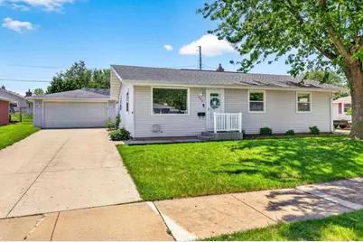 443 Woodlawn Court, Combined Locks, WI 54113 - Photo 2