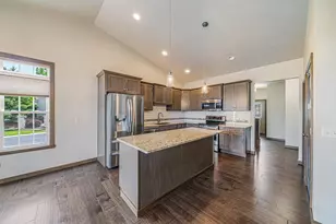 3758 N Wayside Ln, Appleton, WI 54913 - Photo 4