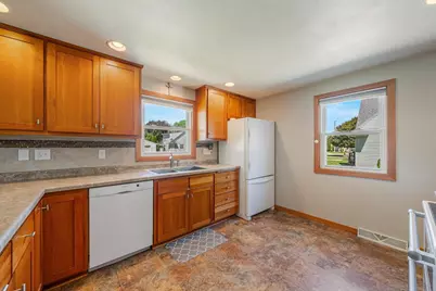 1932 Maplecrest Drive, Appleton, WI 54915 - Photo 6