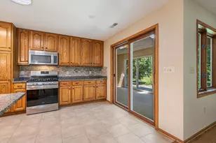 11014 Mequon Square Dr, Mequon, WI 53092 - Photo 14