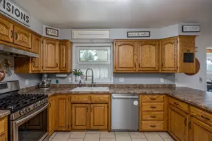 W2593 Colonial Ct, Appleton, WI 54915 - Photo 8