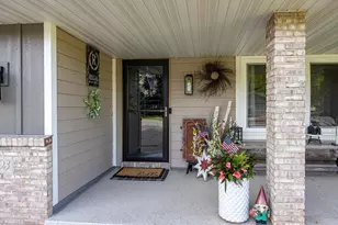 W2593 Colonial Ct, Appleton, WI 54915 - Photo 2