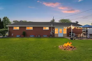 906 Bluebird St, De Pere, WI 54115 - Photo 2