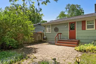 430 W Redwood Pl, Sturgeon Bay, WI 54235 - Photo 6