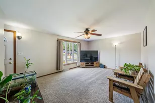 1605 Thornton Dr, Oshkosh, WI 54904 - Photo 4