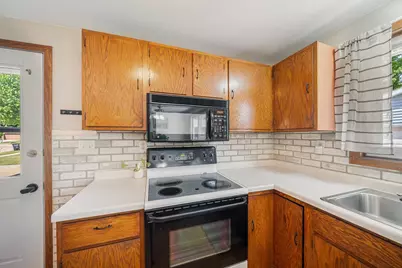 1605 Thornton Drive, Oshkosh, WI 54904 - Photo 10