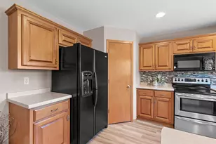 5071 Snapdragon Cir, Little Suamico, WI 54141 - Photo 8