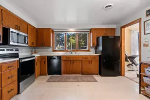 120 Iroquois Ave, Green Bay, WI 54301 - Photo 20