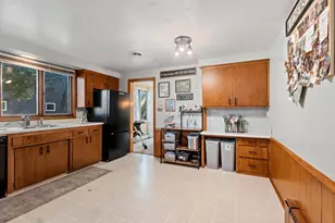 120 Iroquois Ave, Green Bay, WI 54301 - Photo 16