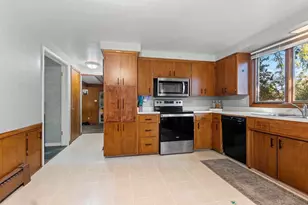 120 Iroquois Ave, Green Bay, WI 54301 - Photo 18
