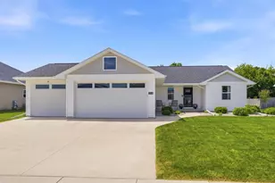 3308 Isaac Ln, Oshkosh, WI 54902 - Photo 1