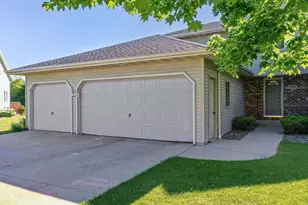 1773 Briarwood Ct, De Pere, WI 54115 - Photo 4