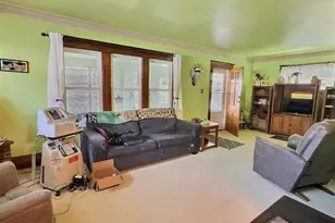 611 E Parkway Ave, Oshkosh, WI 54901 - Photo 2
