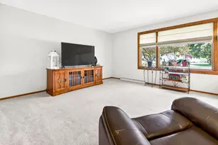 3320 Crestview Dr, Appleton, WI 54915 - Photo 6