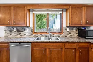 3320 Crestview Dr, Appleton, WI 54915 - Photo 14