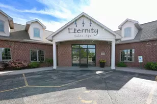 1429 Province Terrace, Menasha, WI 54952 - Photo 1