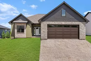 1823 Bobby Jones Dr, De Pere, WI 54115 - Photo 2