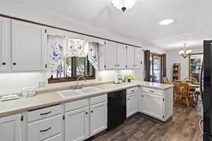 933 E Capitol Dr, Appleton, WI 54911 - Photo 16