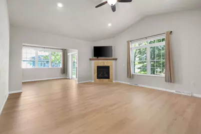 1274 Cameron Circle, Neenah, WI 54956 - Photo 4