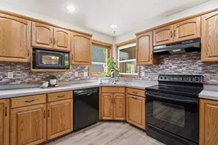 125 Kayla St, Combined Locks, WI 54113 - Photo 8
