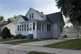 1021 Eastman St, Oshkosh, WI 54901 - Photo 1