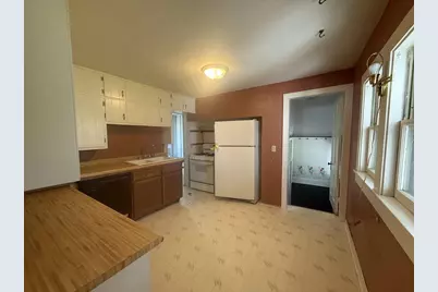 1021 Eastman Street, Oshkosh, WI 54901 - Photo 2