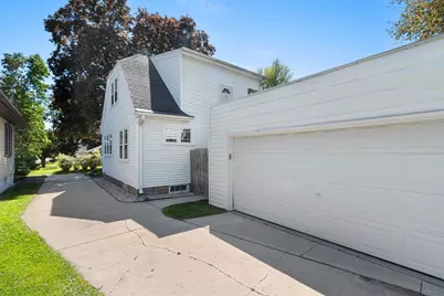 827 Catherine Street, Green Bay, WI 54301 - Photo 2