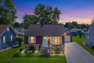 1932 Delaware St, Oshkosh, WI 54902 - Photo 2