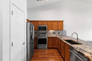 1942 Ravenswood Ln, Manitowoc, WI 54220 - Photo 8