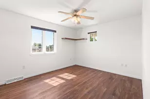 1942 Ravenswood Ln, Manitowoc, WI 54220 - Photo 22