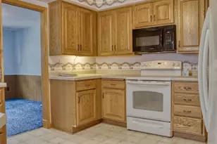 921 W Weiland Ave, Appleton, WI 54914 - Photo 2