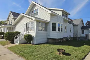 302 W Lincoln Ave, Oshkosh, WI 54901 - Photo 1