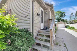 707 E Randall St, Appleton, WI 54911 - Photo 2