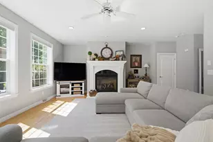 1594 Kingswood Dr, Neenah, WI 54956 - Photo 4