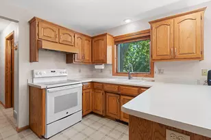 2055 Lynn Dr, Neenah, WI 54956 - Photo 14