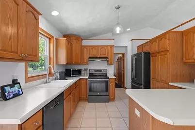 W6034 Paige Way, Appleton, WI 54915 - Photo 14
